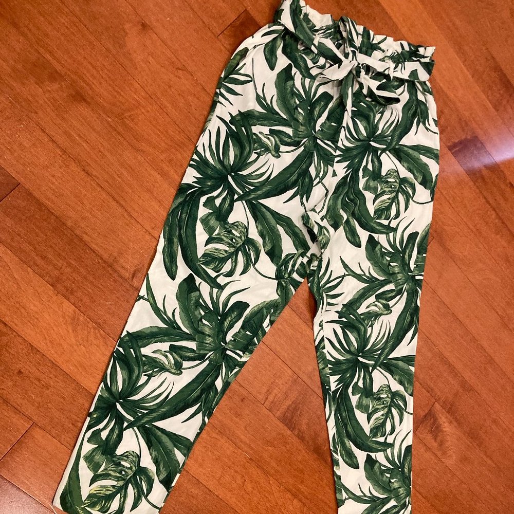 H&M paper bag Pants. White Printed with green leaves. Size 6